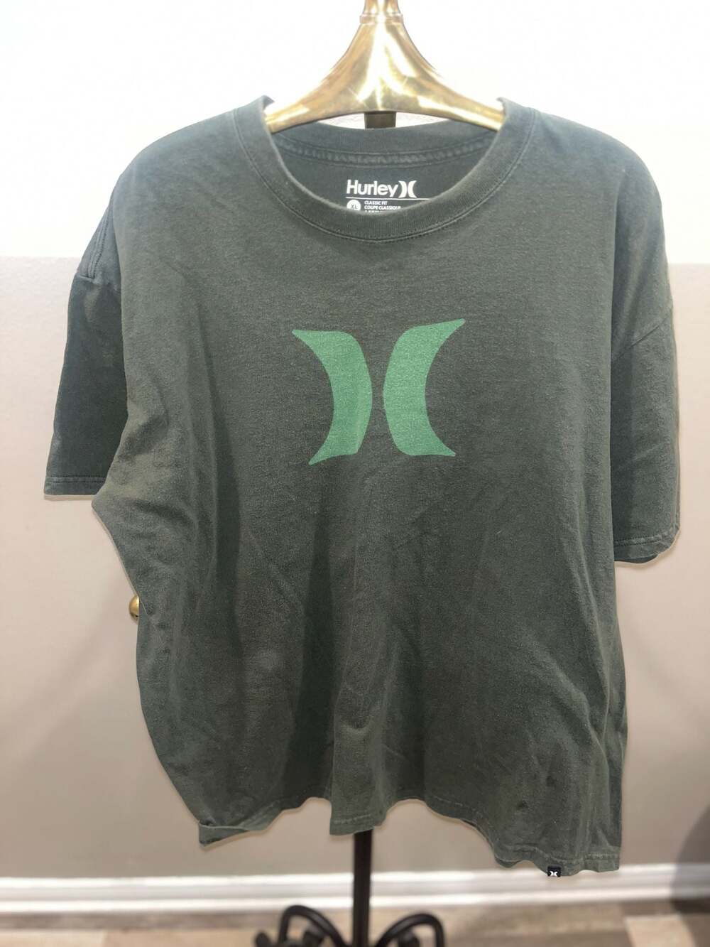 Hurley T-Shirt Size Medium Dark Olive Green